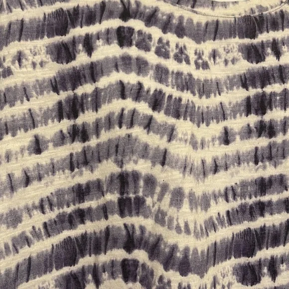 VINCE CAMUTO Top. Size Large - Picture 6 of 11